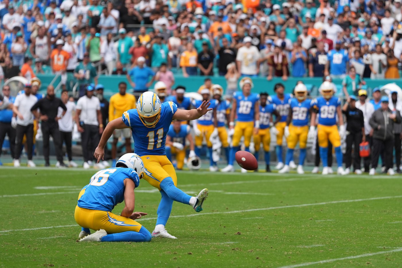 Justin Herbert rallies the Chargers in the final minute for a 29-27 win over the Dolphins | iNFOnews.ca