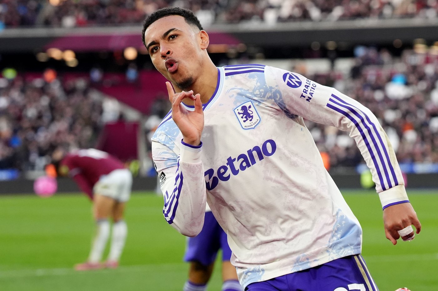 Man City and Aston Villa win to stay in touch with Premier League leader Arsenal | iNFOnews.ca Man City and Aston Villa win to stay in touch with Premier League leader Arsenal | iNFOnews.ca