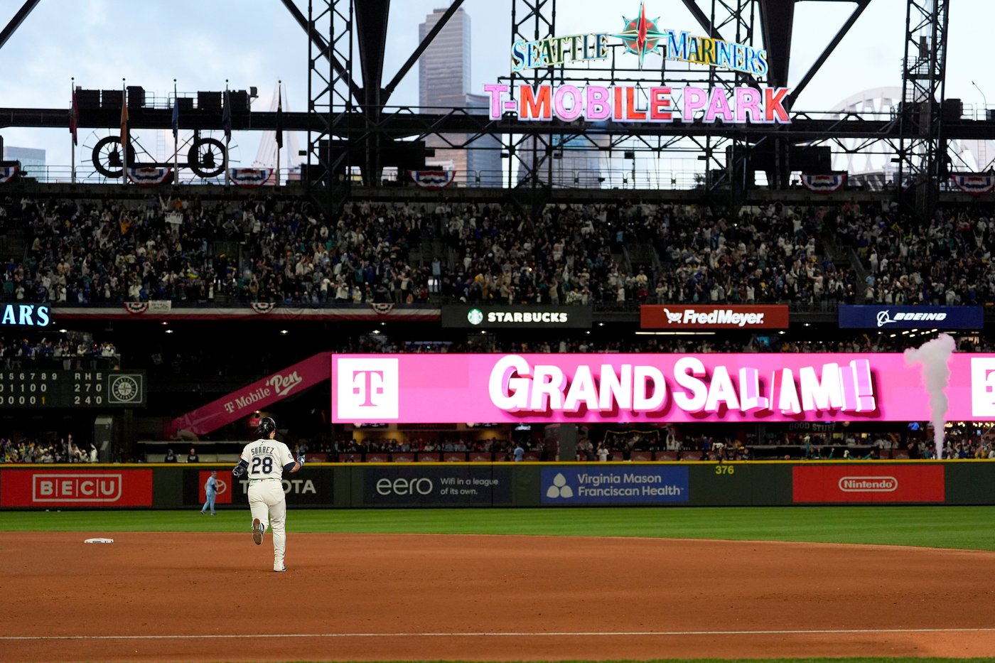 Mariners a win from World Series, beat Blue Jays 6-2 behind Suárez's grand slam | iNFOnews.ca Mariners a win from World Series, beat Blue Jays 6-2 behind Suárez's grand slam | iNFOnews.ca