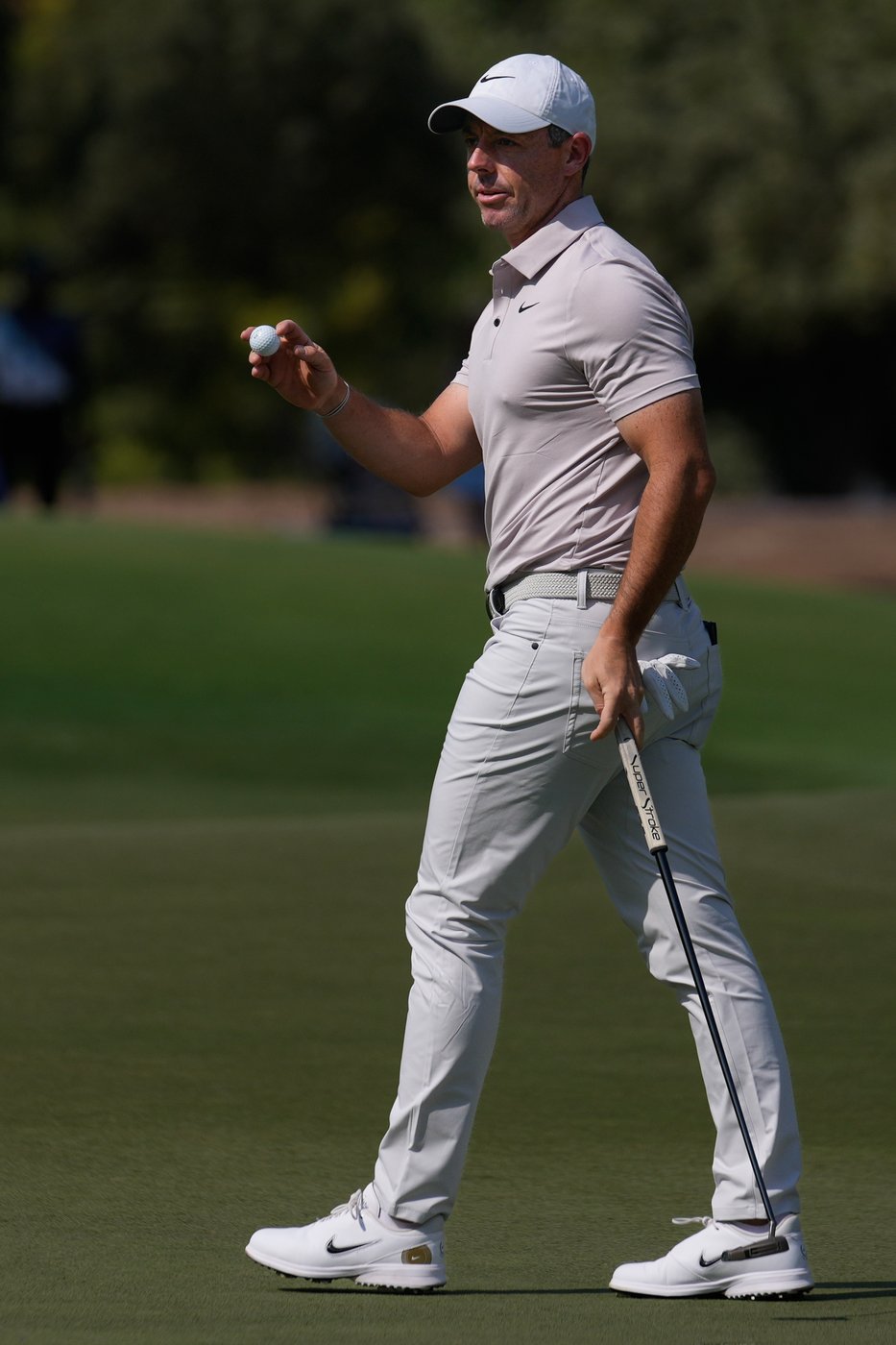 Rory McIlroy shares lead in Dubai and closes in on a 4th straight European title | iNFOnews.ca Rory McIlroy shares lead in Dubai and closes in on a 4th straight European title | iNFOnews.ca