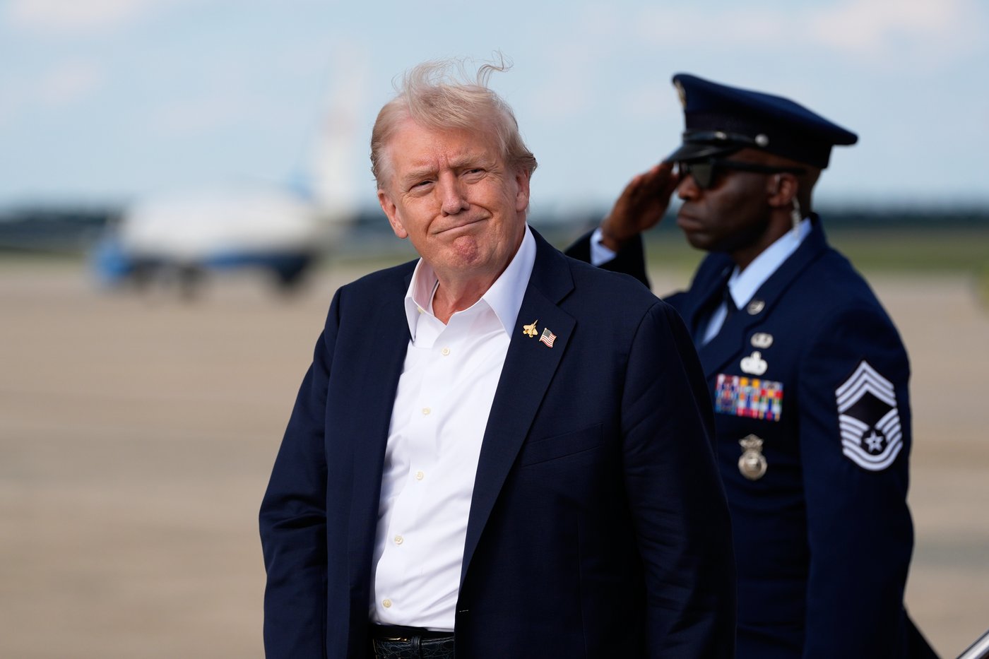 Trump asks Supreme Court to uphold restrictions he wants to impose on birthright citizenship | iNFOnews.ca