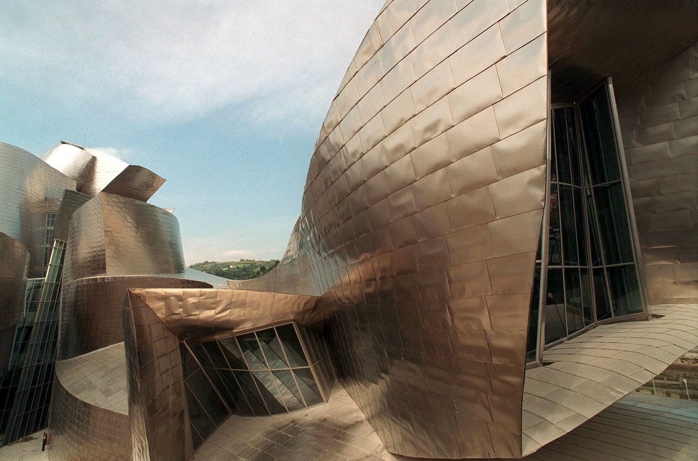 Groundbreaking architect Frank Gehry's famous buildings, in photos | iNFOnews.ca