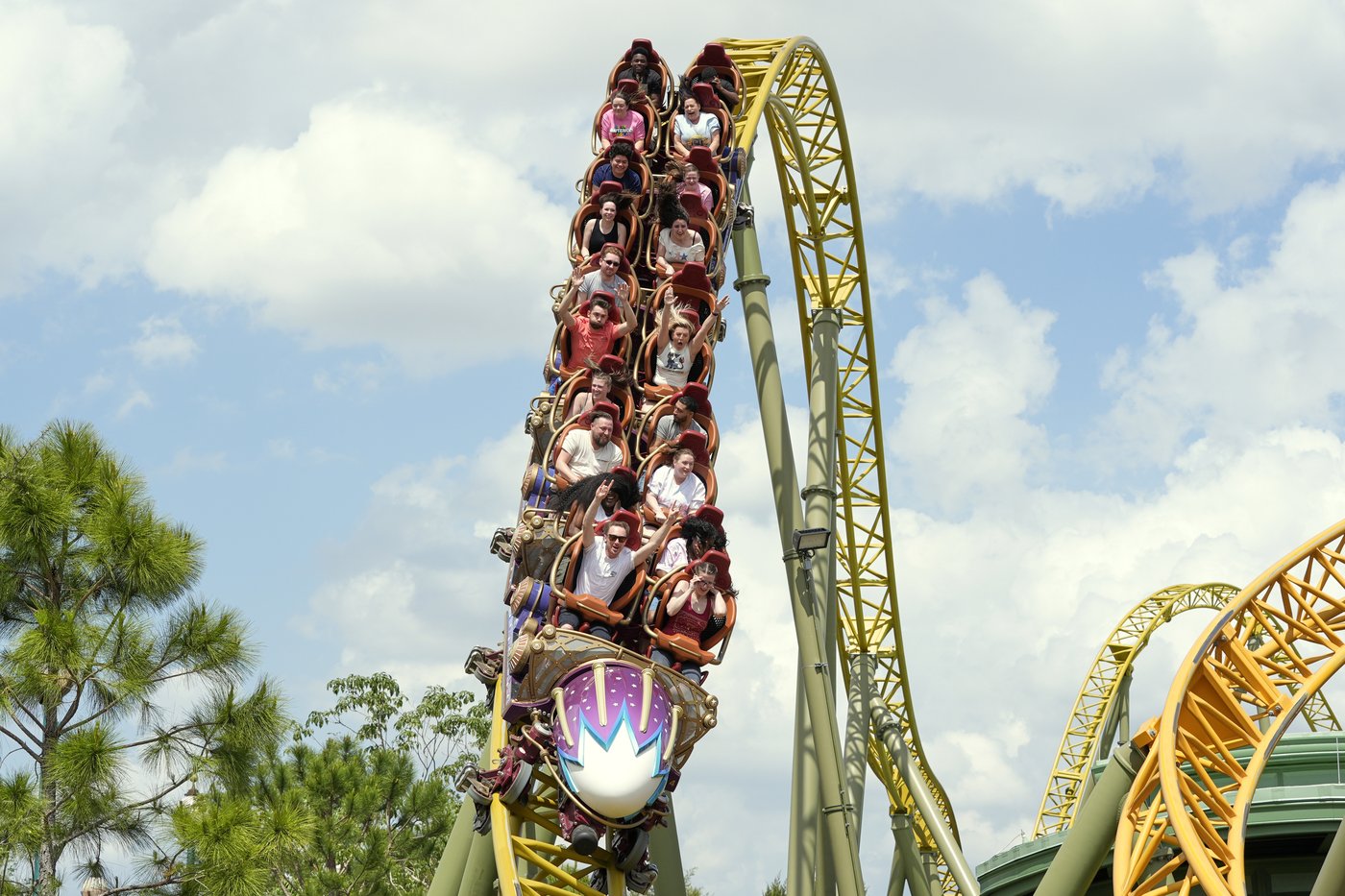 Lawyers say disability wasn't a factor in man's death after riding a Universal coaster | iNFOnews.ca