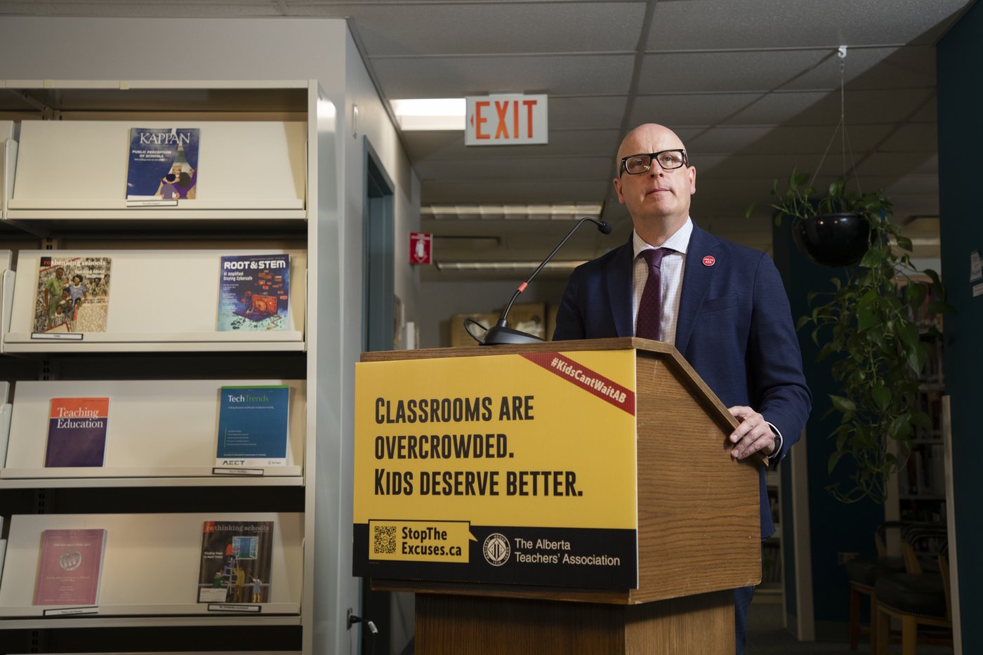 Alberta teachers say strike aims to fix crisis, Smith says province wants to bargain | iNFOnews.ca
