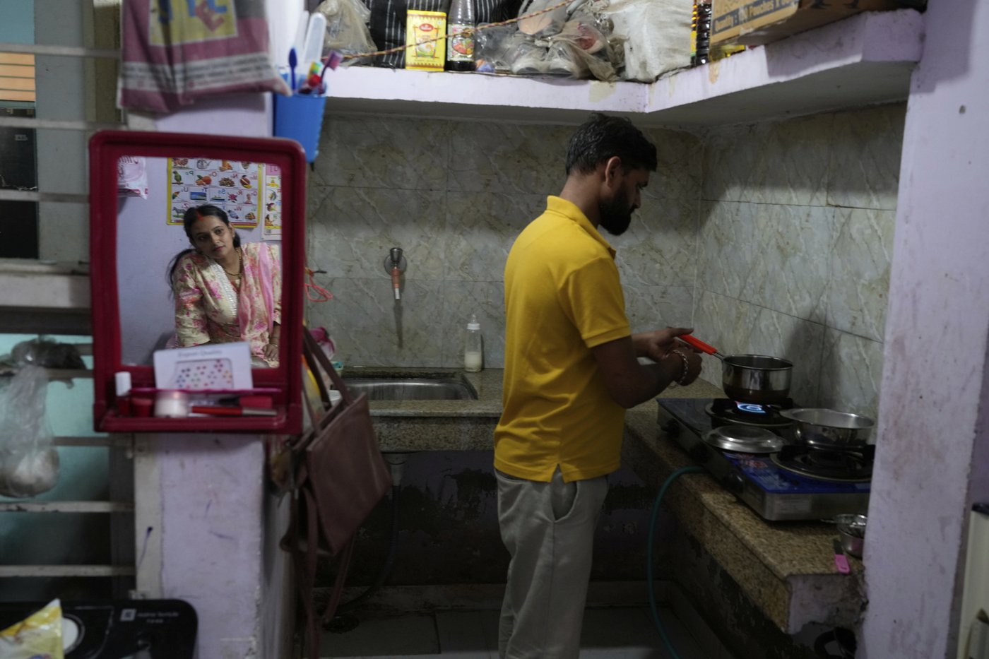 PHOTO ESSAY: Newborn caregiving programs help ease parenting in India | iNFOnews.ca