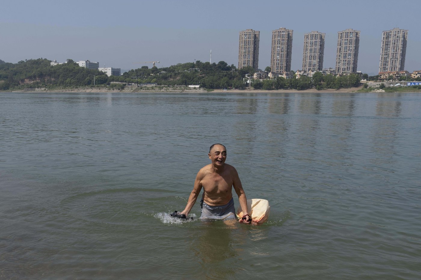 Photos show scientists breeding rare and endangered animals in China’s longest river | iNFOnews.ca