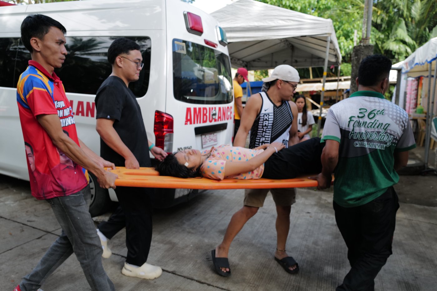 Two powerful quakes strike off southern Philippines, killing at least 7 people | iNFOnews.ca