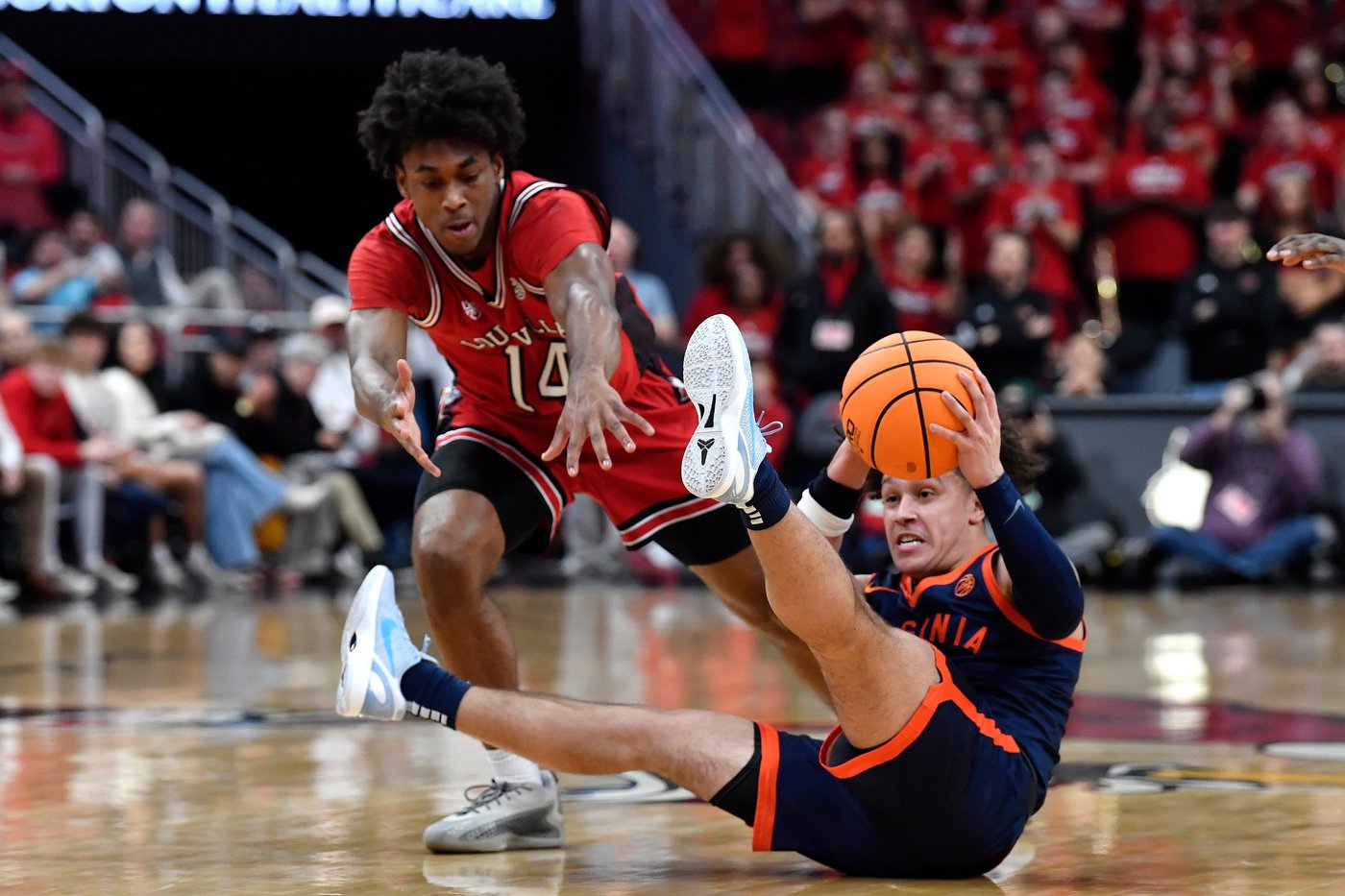 Malik Thomas scores 19 points as No. 16 Virginia beats No. 20 Louisville 79-70 | iNFOnews.ca