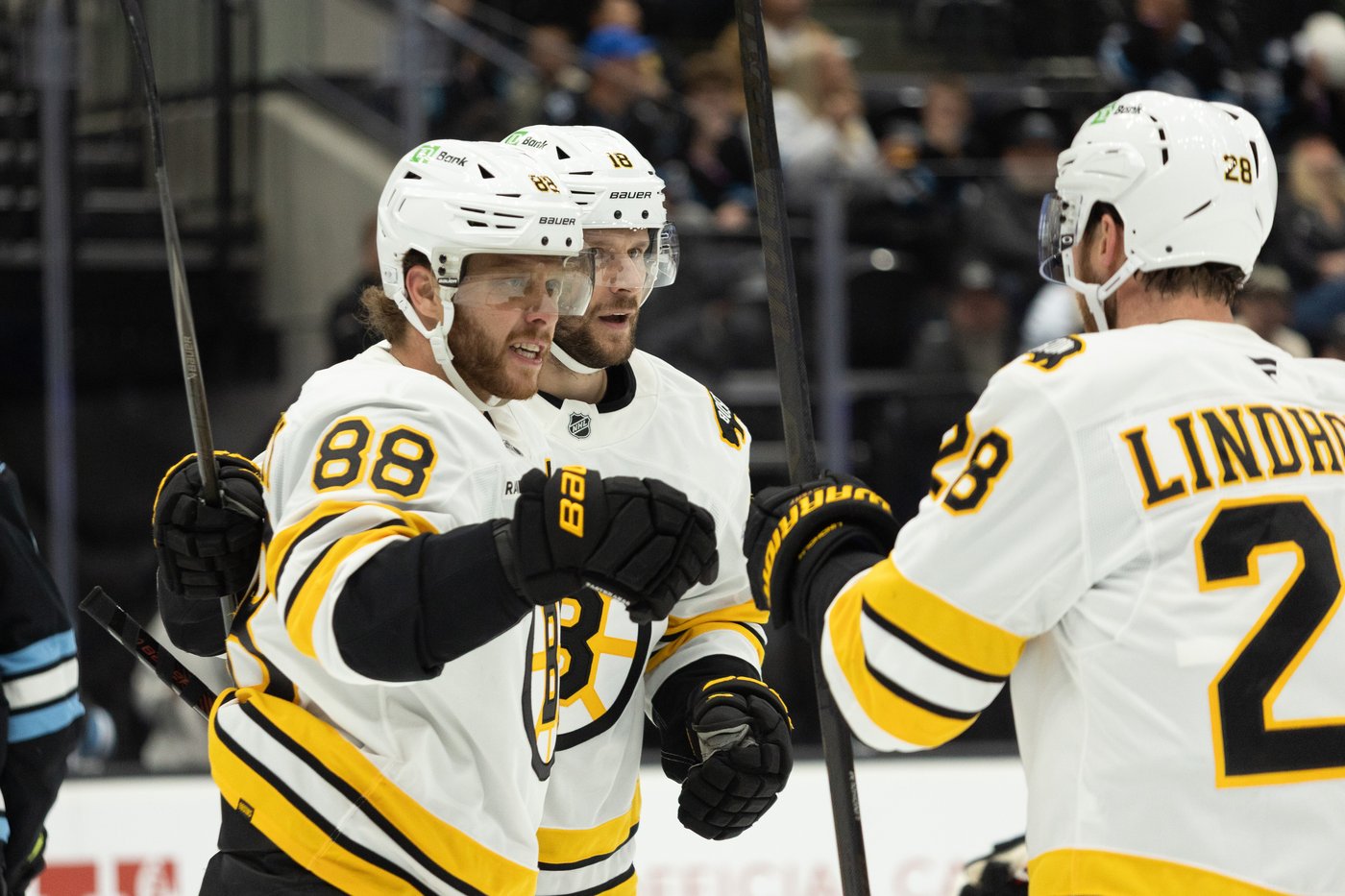 Guenther scores in third period as Mammoth beat Bruins 3-2 for third straight victory | iNFOnews.ca Guenther scores in third period as Mammoth beat Bruins 3-2 for third straight victory | iNFOnews.ca