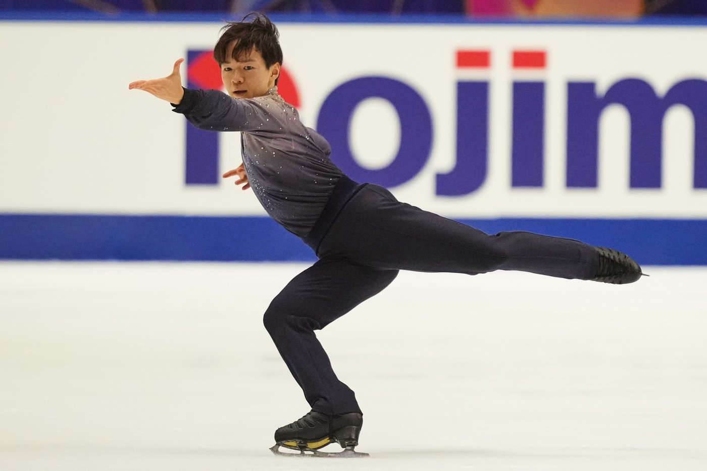 Dominant Sakamoto defends title in final NHK Trophy, books spot in Grand Prix Final | iNFOnews.ca Dominant Sakamoto defends title in final NHK Trophy, books spot in Grand Prix Final | iNFOnews.ca