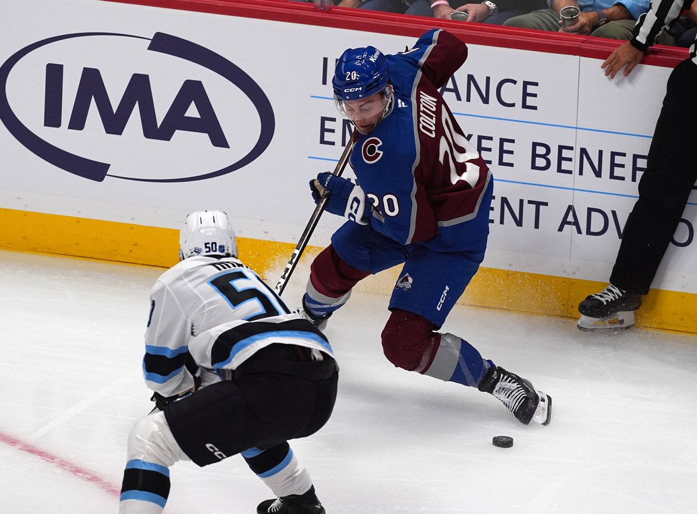MacKinnon scores go-ahead goal early in 3rd, Avalanche beat Mammoth 2-1 in home opener | iNFOnews.ca MacKinnon scores go-ahead goal early in 3rd, Avalanche beat Mammoth 2-1 in home opener | iNFOnews.ca