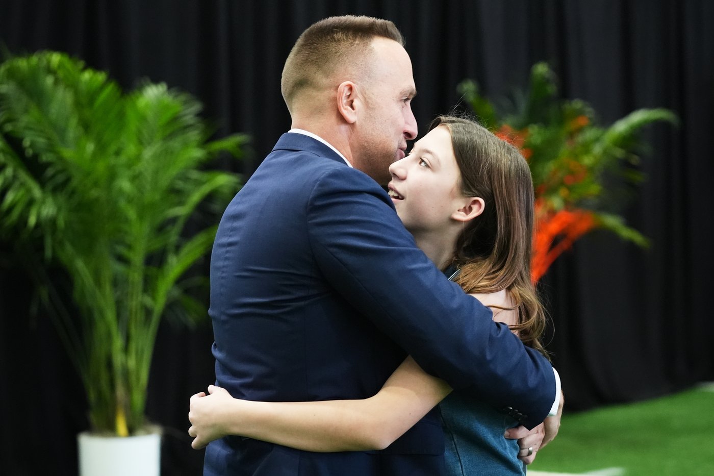 He lined fields. He did laundry. Jeff Hafley took the hard road toward coaching the Miami Dolphins | iNFOnews.ca