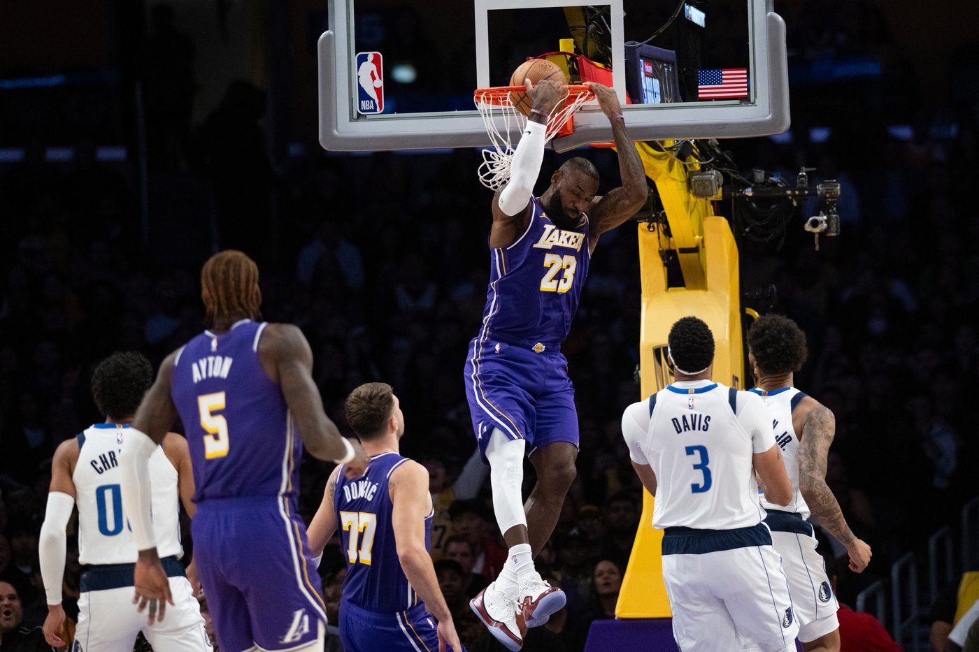 Reaves scores 38 points, Luka adds 35, Lakers hold off Mavs 129-119 in Anthony Davis' LA return | iNFOnews.ca