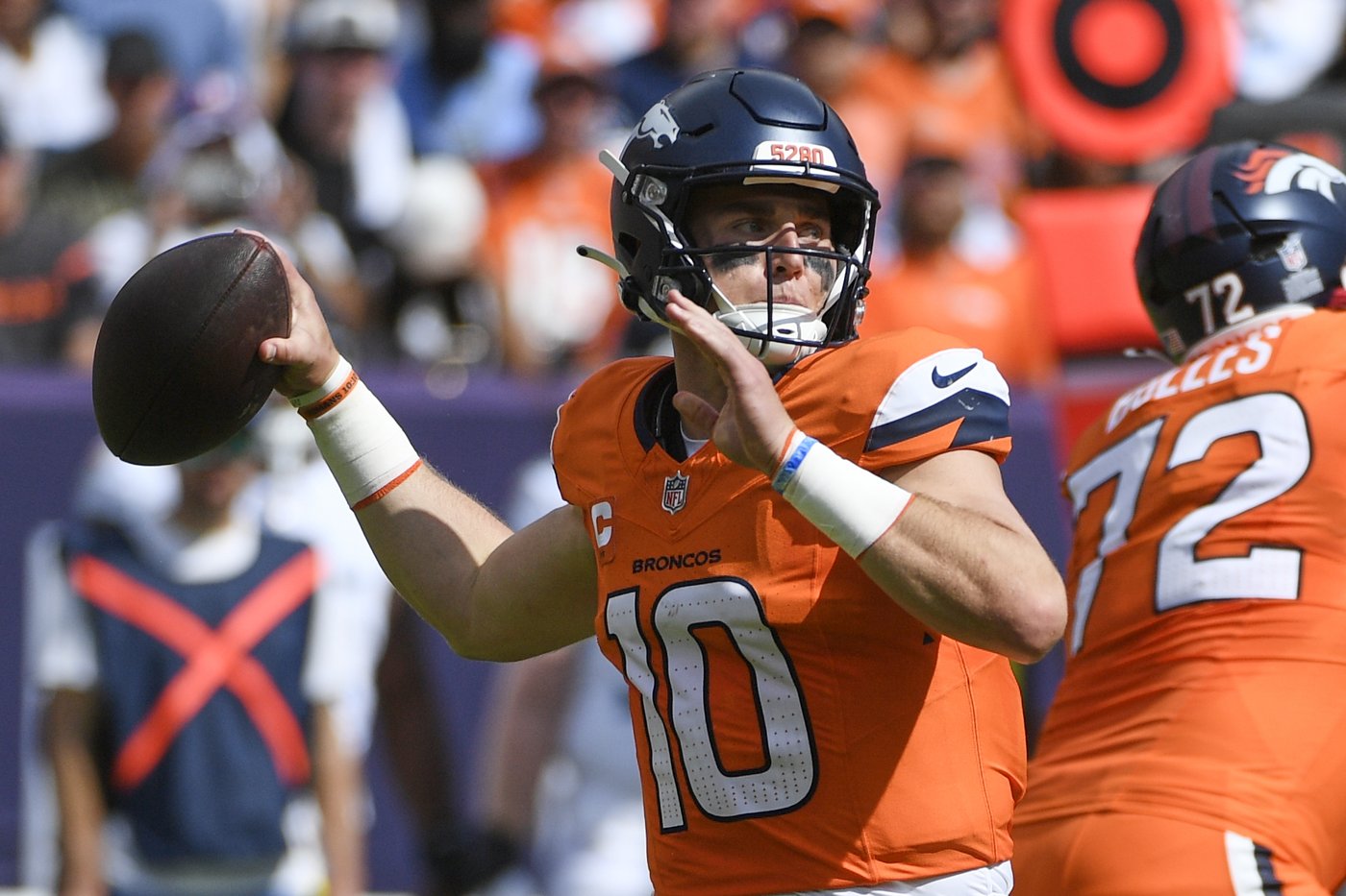 Broncos spoil Cam Ward's debut with a 20-12 win over the Titans | iNFOnews.ca Broncos spoil Cam Ward's debut with a 20-12 win over the Titans | iNFOnews.ca