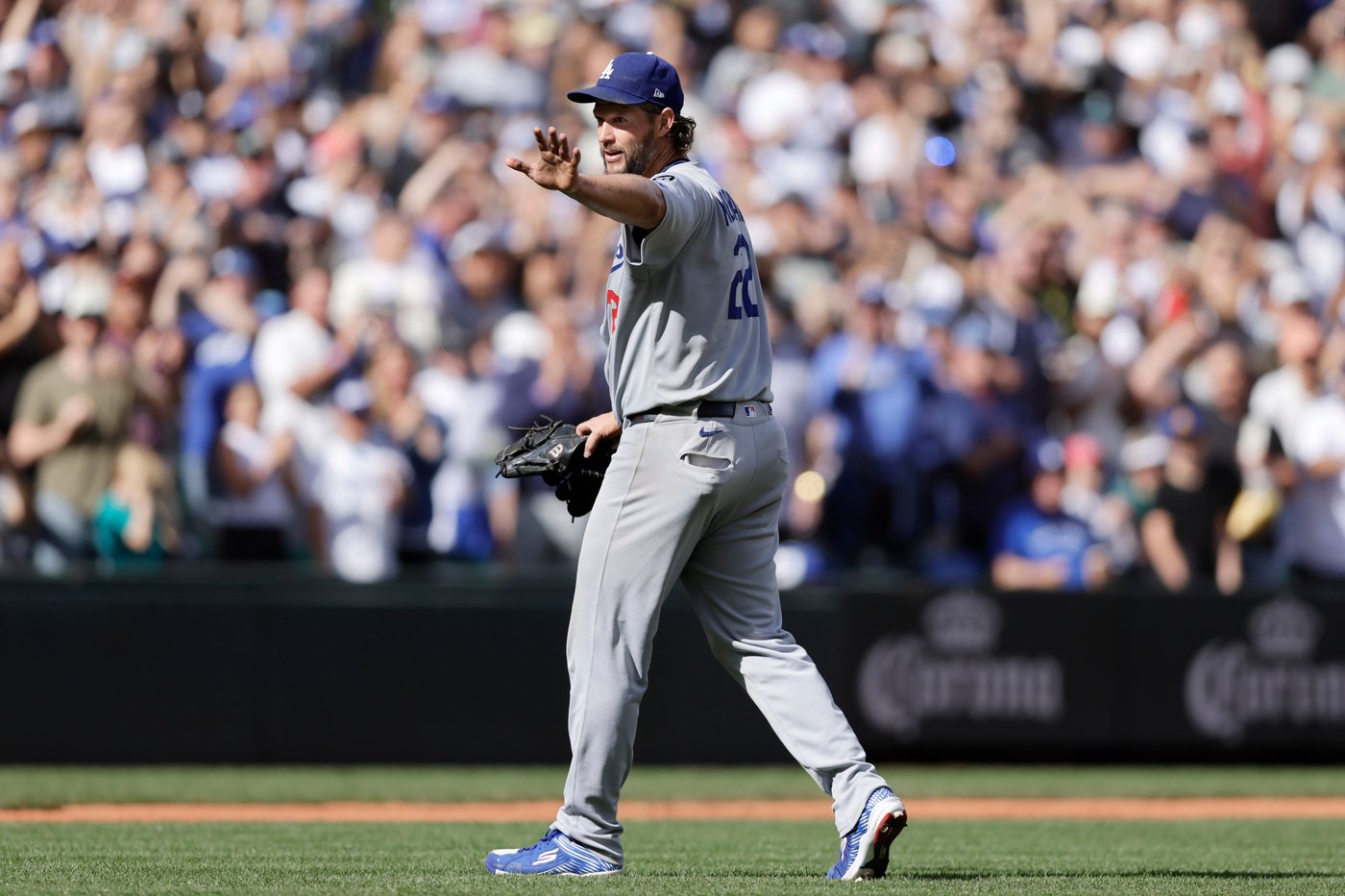 Kershaw works 5 1/3 scoreless innings in final regular-season start as Dodgers top Mariners 6-1 | iNFOnews.ca