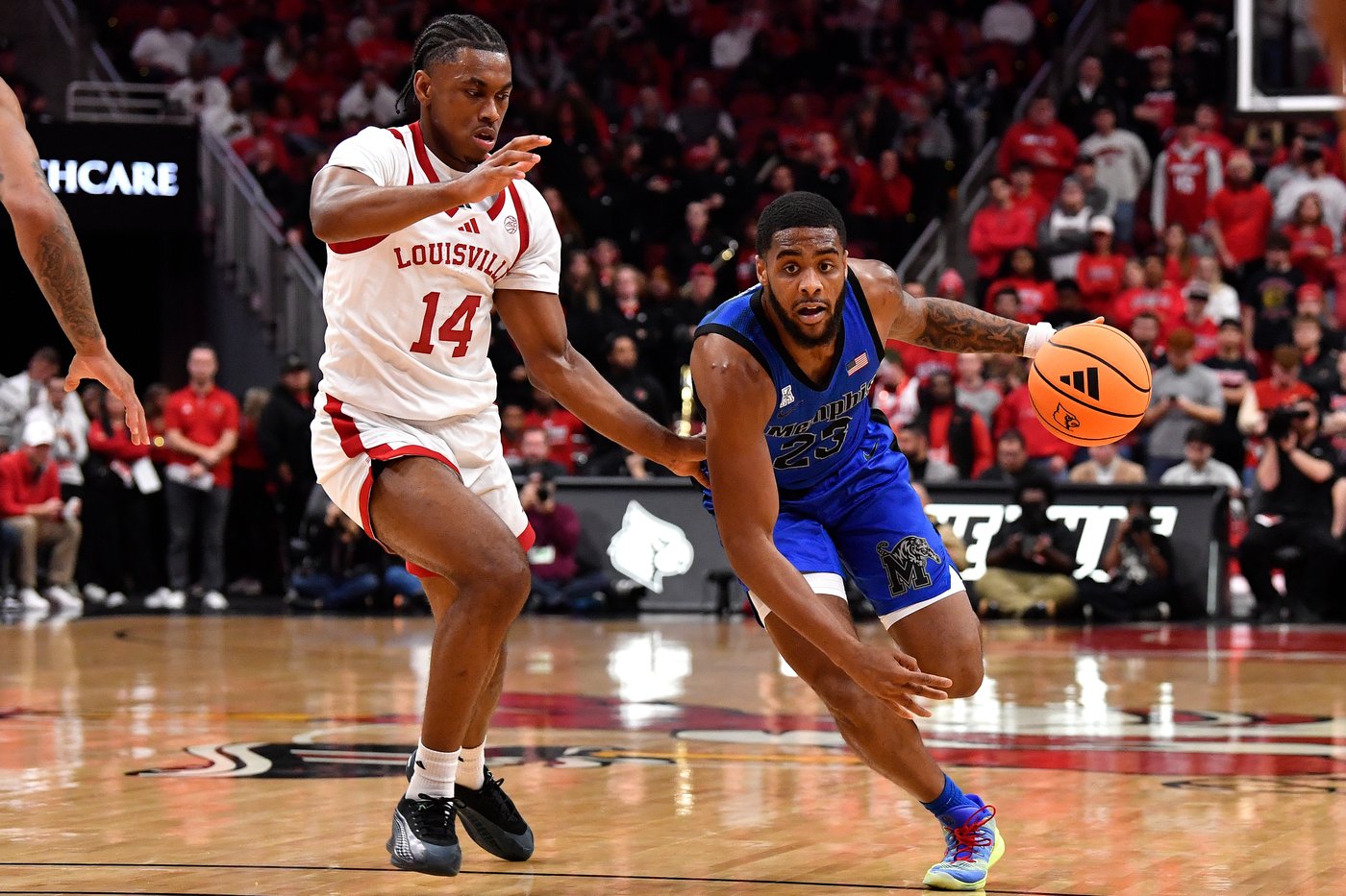 No. 11 Louisville makes 18 3-pointers to run away from Memphis, 99-73 | iNFOnews.ca No. 11 Louisville makes 18 3-pointers to run away from Memphis, 99-73 | iNFOnews.ca