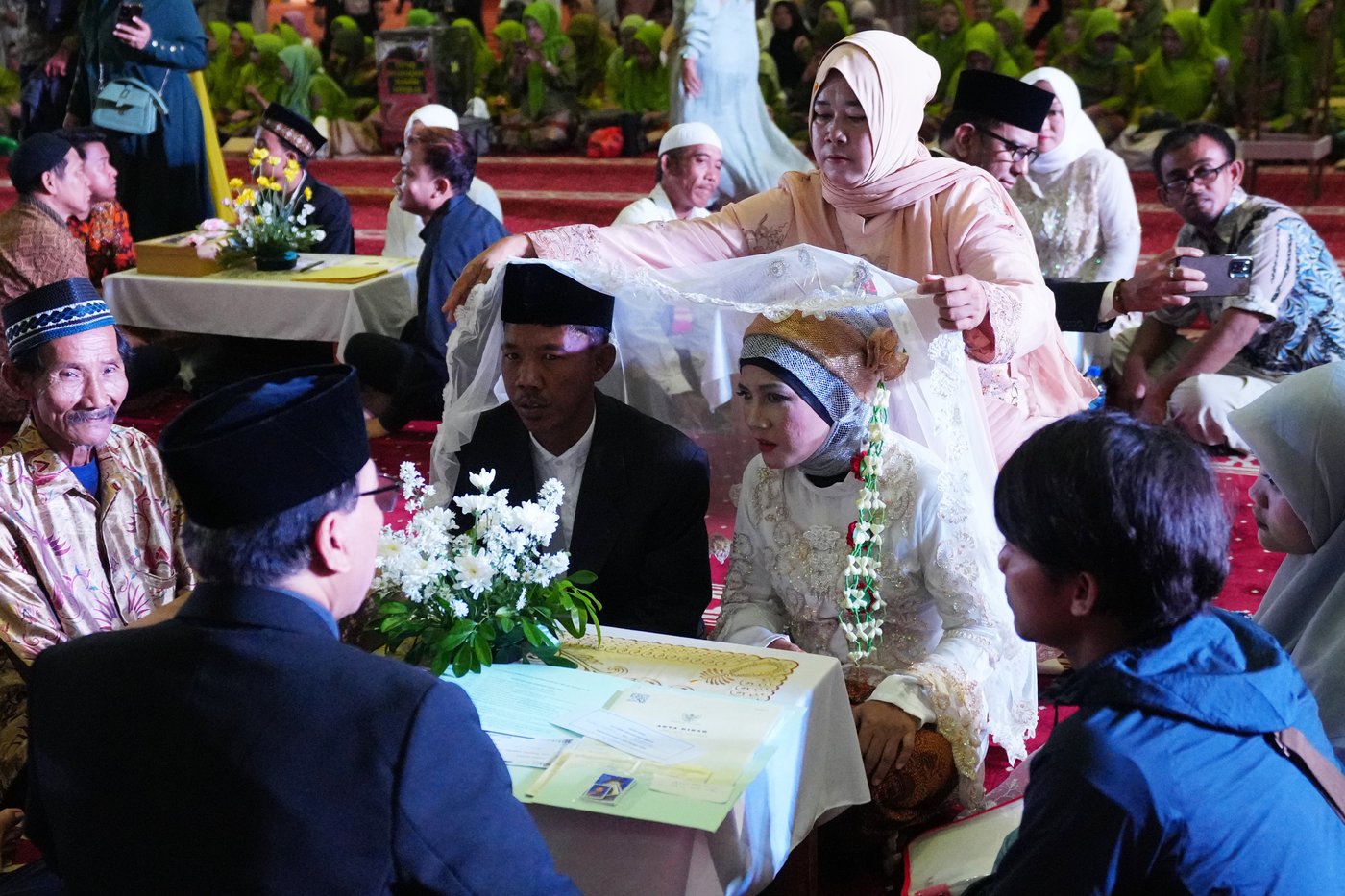 Photos capture the moment 51 couples tie the knot in Indonesian mass wedding ceremony | iNFOnews.ca