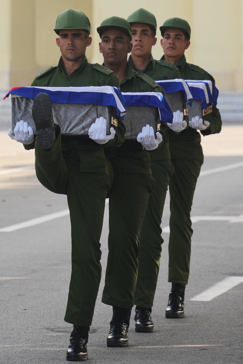 See the world in vertical: Top photos by AP photojournalists | iNFOnews.ca