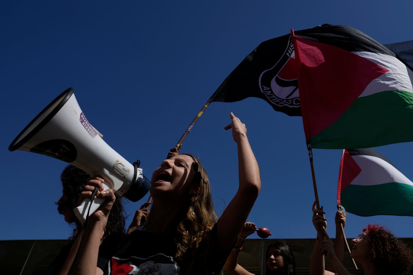 Photos show widespread protests after Israeli forces intercept Gaza-bound flotilla | iNFOnews.ca