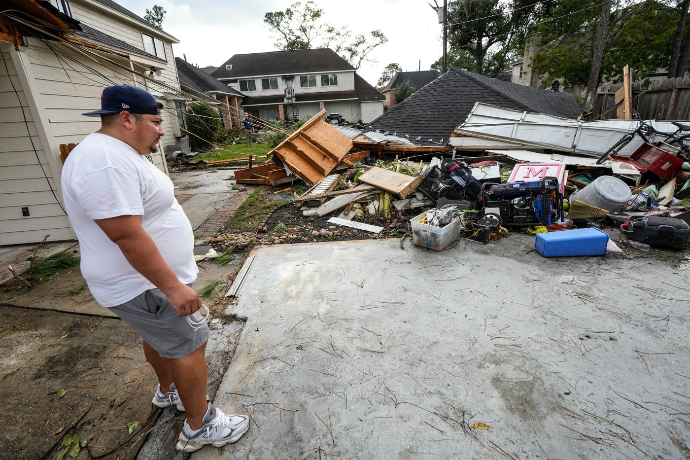 A tornado damages homes near Houston as rain falls in the South and snow comes down in the Midwest | iNFOnews.ca