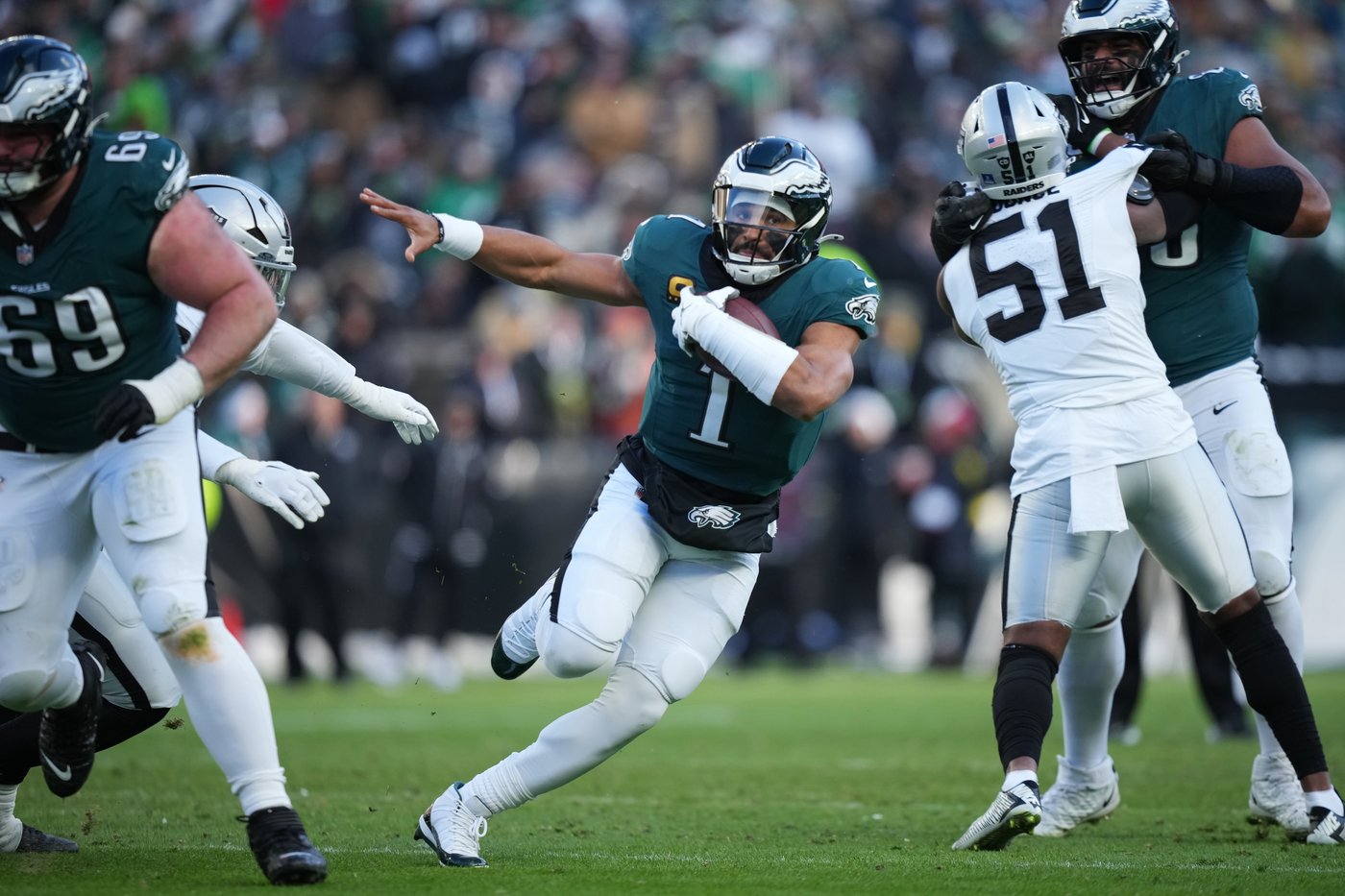 Jalen Hurts rebounds with 3 TD passes as Eagles snap losing streak in 31-0 rout of Raiders | iNFOnews.ca Jalen Hurts rebounds with 3 TD passes as Eagles snap losing streak in 31-0 rout of Raiders | iNFOnews.ca