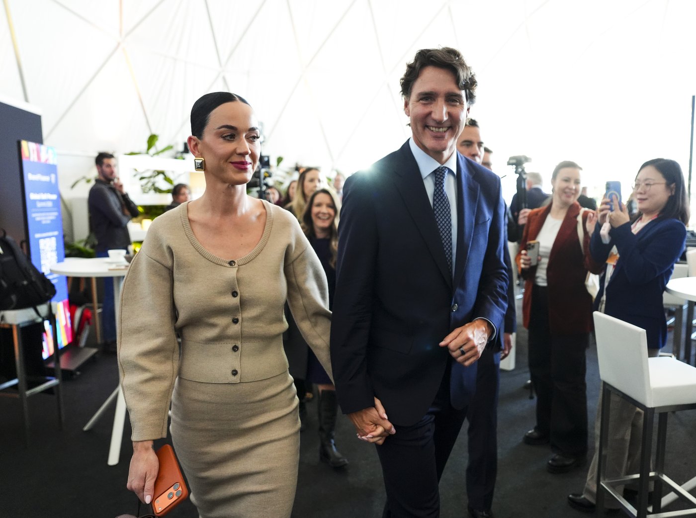 Justin Trudeau, Katy Perry make appearance at World Economic Forum | iNFOnews.ca