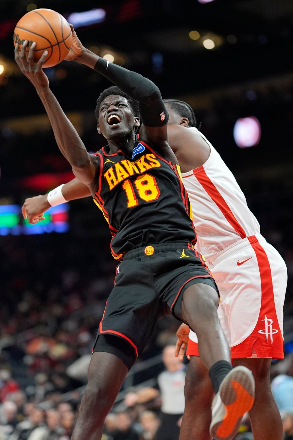 Durant scores 31 points as Rockets dominate second half and roll past short-handed Hawks 104-86 | iNFOnews.ca