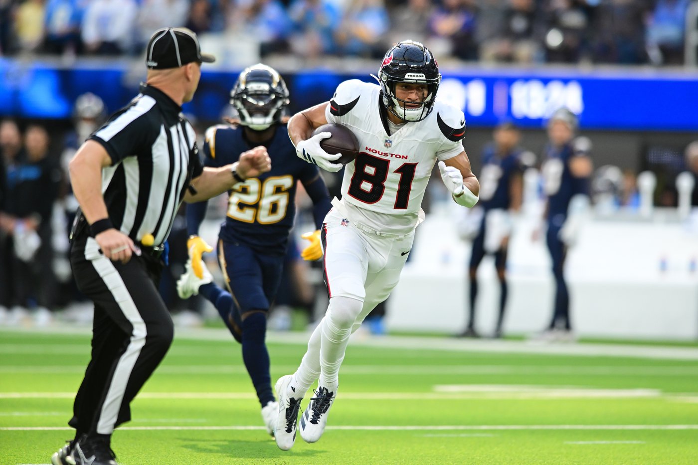 Texans clinch third consecutive playoff berth with 20-16 win over Chargers | iNFOnews.ca