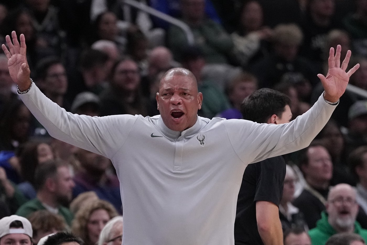 Giannis Antetokounmpo scores 37 points as Bucks open their season with 133-120 win over Wizards | iNFOnews.ca Giannis Antetokounmpo scores 37 points as Bucks open their season with 133-120 win over Wizards | iNFOnews.ca