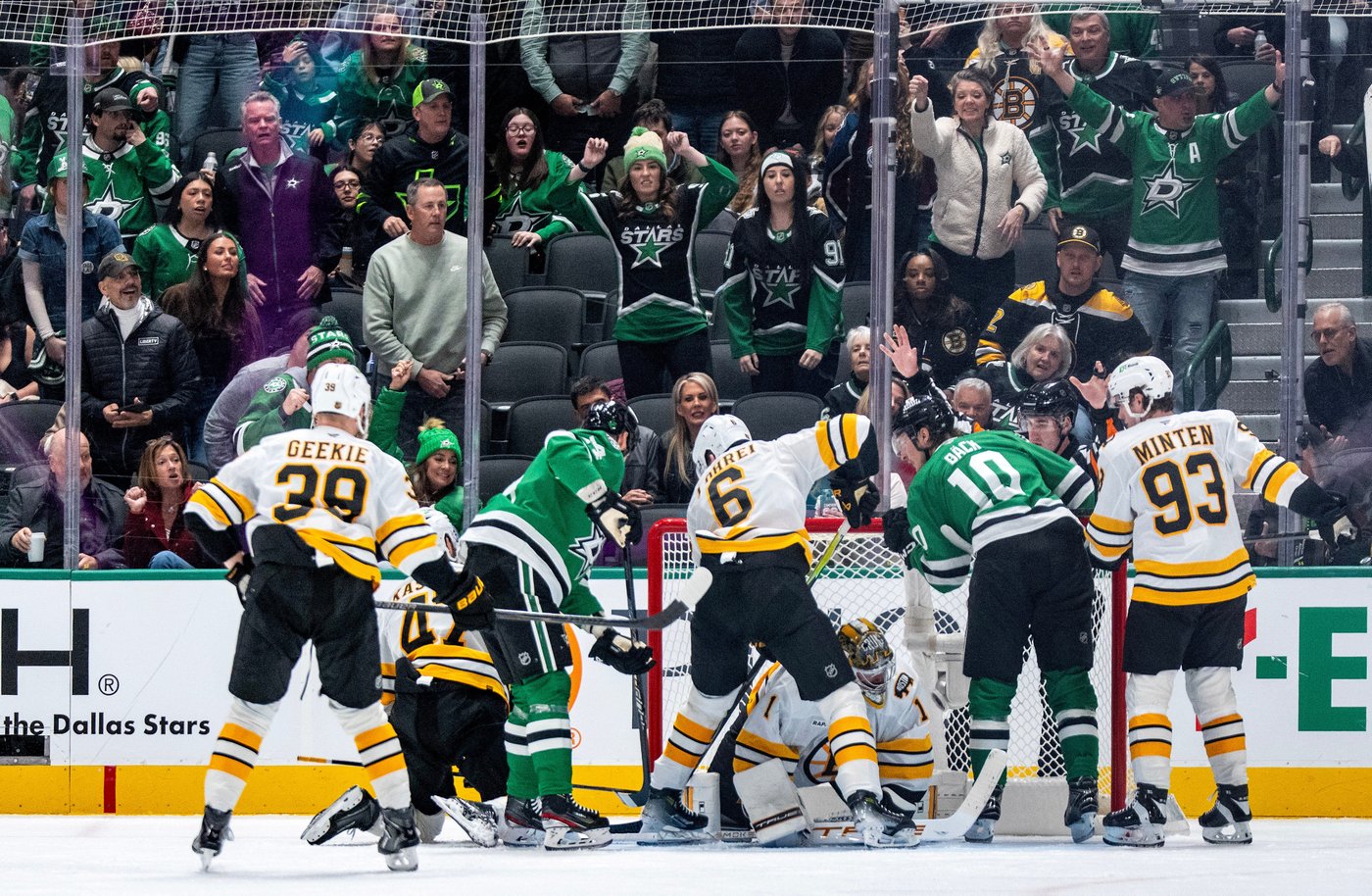 Stars end Bruins' 6-game winning streak with a dominant 6-2 victory | iNFOnews.ca Stars end Bruins' 6-game winning streak with a dominant 6-2 victory | iNFOnews.ca
