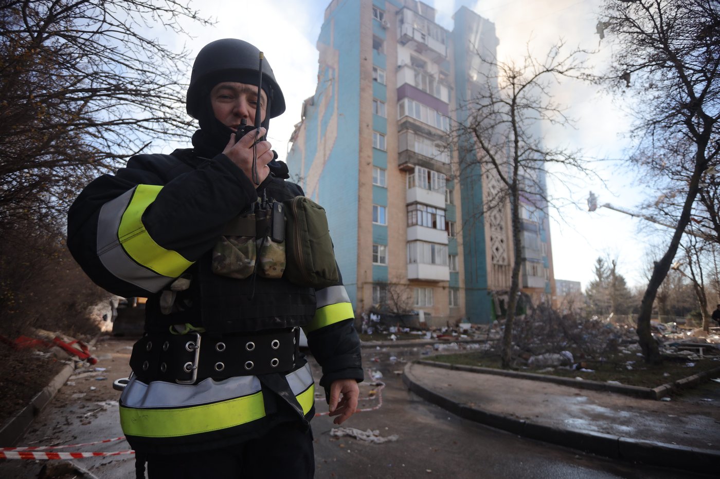 Russian barrage kills 20 in Ukraine city as Zelenskyy holds talks with Turkish leader | iNFOnews.ca