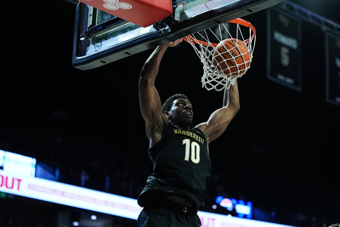 Tyler Nickel hits 8 3-pointers to lead unbeaten No. 13 Vanderbilt to blowout of Wake Forest, 98-67 | iNFOnews.ca
