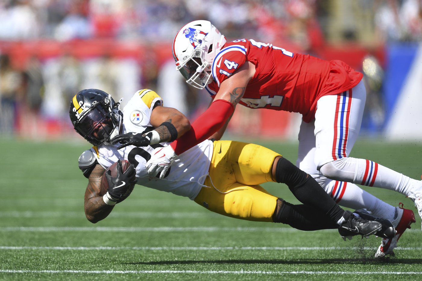 Aaron Rodgers throws 2 TD passes and Steelers force 5 turnovers to beat Patriots 21-14 | iNFOnews.ca