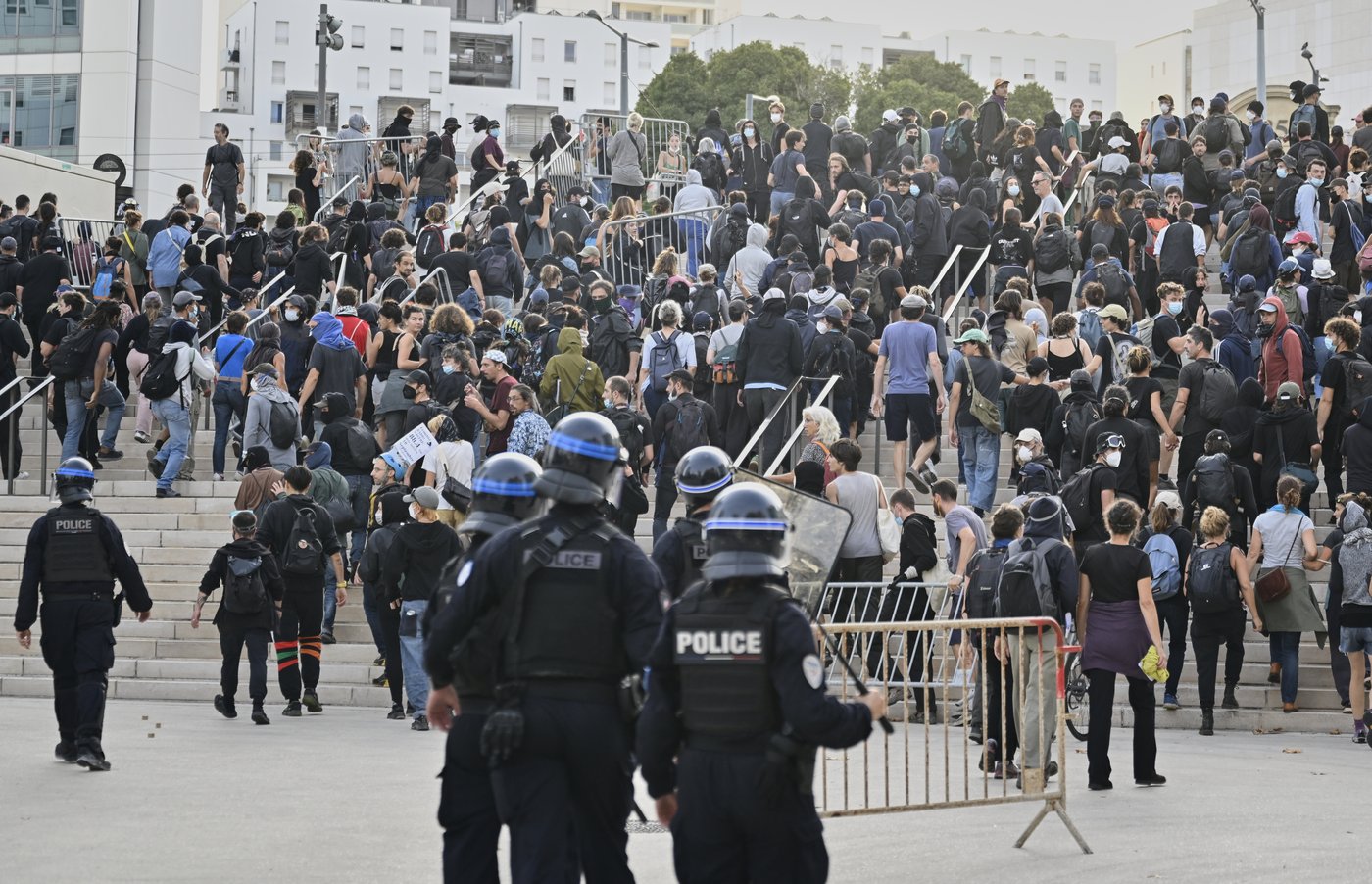 Protesters clash with police in Paris as 'Block Everything' movement gains momentum | iNFOnews.ca Protesters clash with police in Paris as 'Block Everything' movement gains momentum | iNFOnews.ca