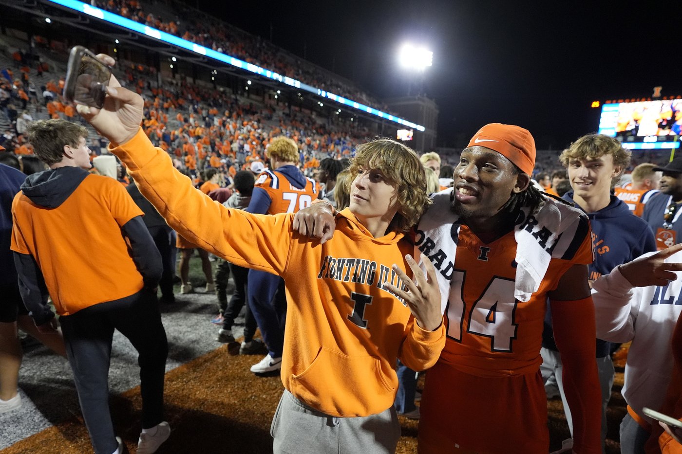 Illinois star cornerback Xavier Scott to miss most of the season with injury | iNFOnews.ca