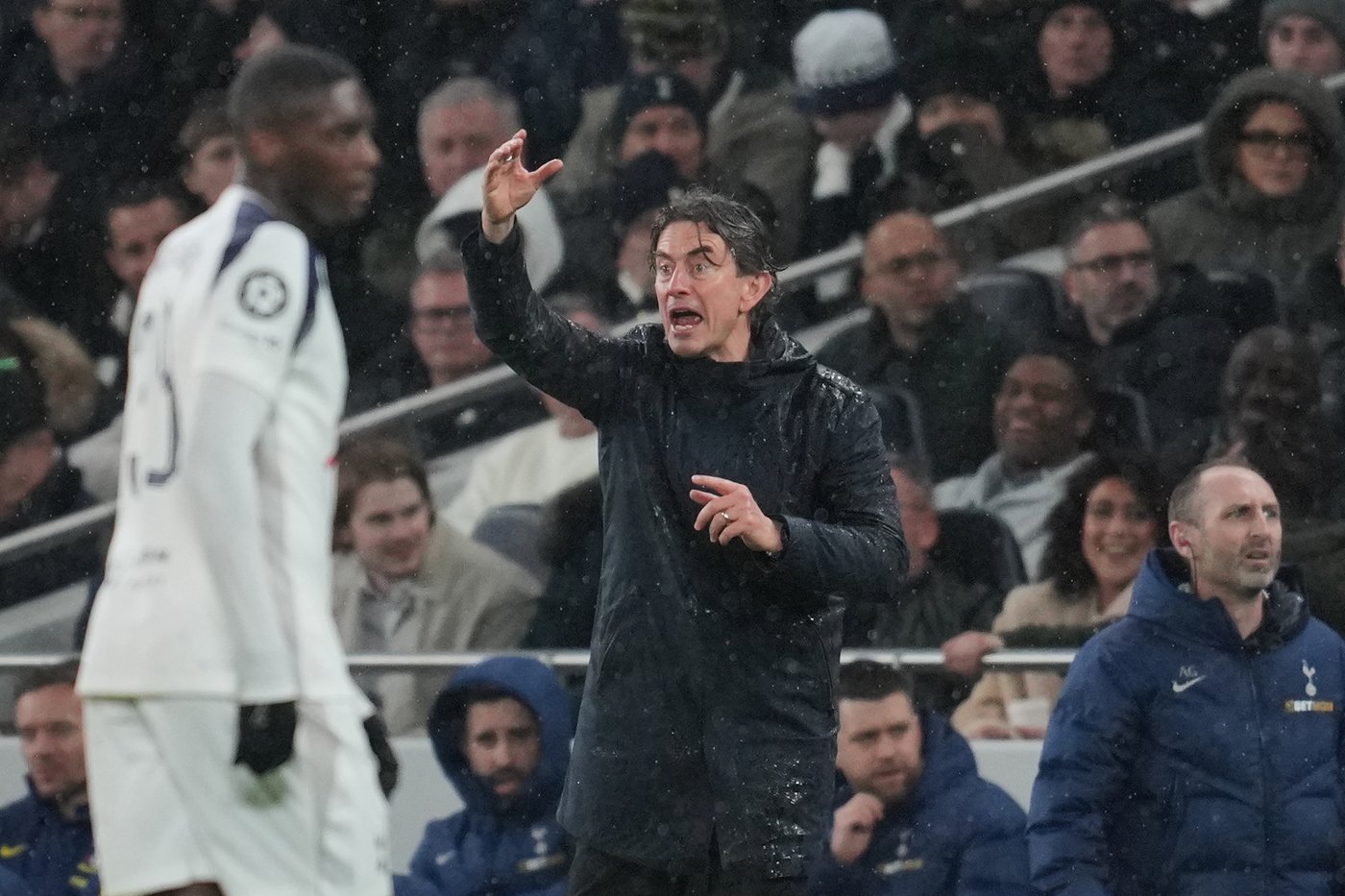 Tottenham coach Thomas Frank praises fans as win over Dortmund shores up his position | iNFOnews.ca