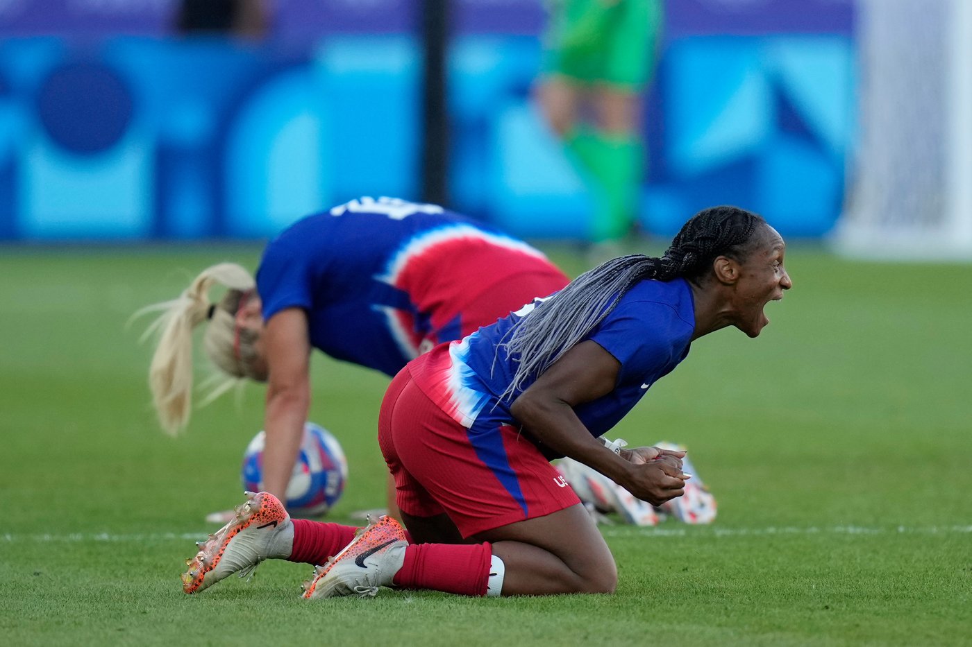 US star Crystal Dunn announces retirement from soccer at age 33 | iNFOnews.ca