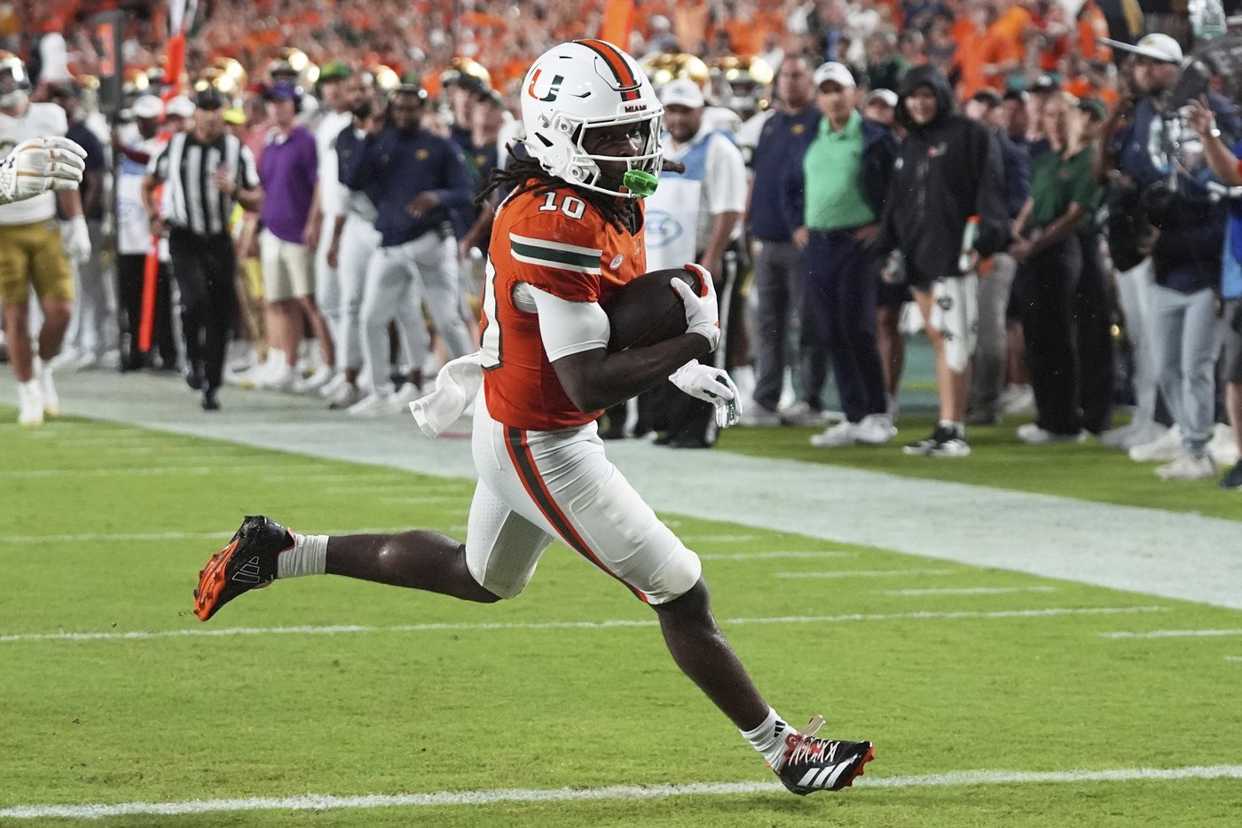 No. 10 Miami digs in late, tops No. 6 Notre Dame 27-24 in a thriller | iNFOnews.ca No. 10 Miami digs in late, tops No. 6 Notre Dame 27-24 in a thriller | iNFOnews.ca