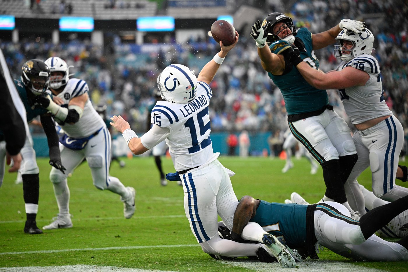 Colts confirm QB Daniel Jones has season-ending Achilles injury, backup Riley Leonard also hurt | iNFOnews.ca