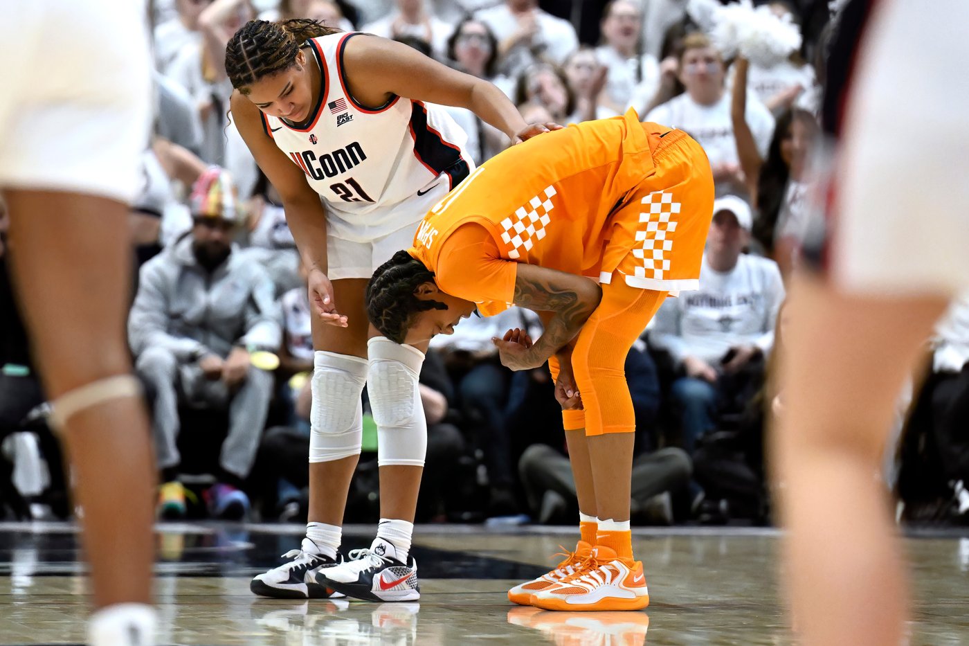 No. 1 UConn hands Tennessee worst loss in storied rivalry, routing Lady Vols 96-66 | iNFOnews.ca