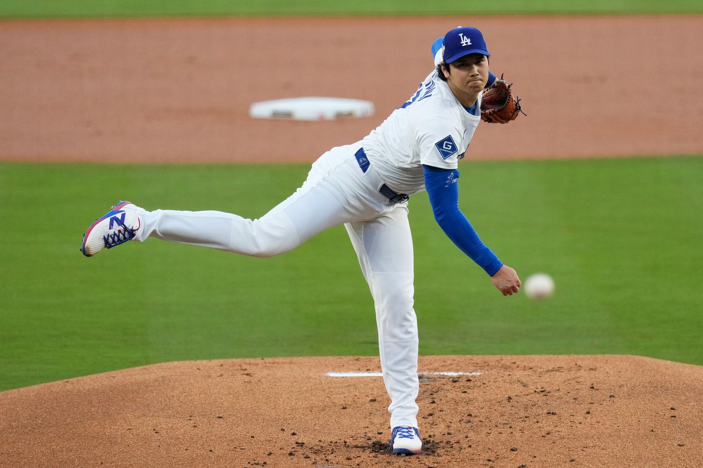 Photo Gallery: Blue Jays beat Dodgers 6-2 in Game 4 to tie Series | iNFOnews.ca