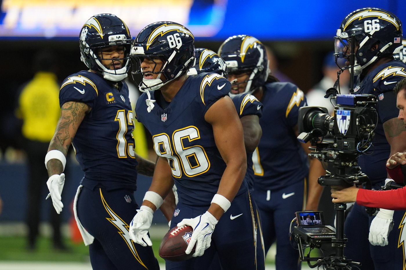 Chargers shake off another round of injuries, pick up needed win by routing Vikings | iNFOnews.ca Chargers shake off another round of injuries, pick up needed win by routing Vikings | iNFOnews.ca