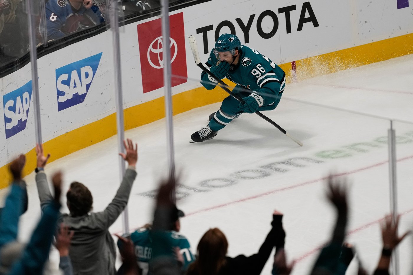 Kurashev scores 1:48 into OT, Sharks beat Avalanche 3-2 | iNFOnews.ca
