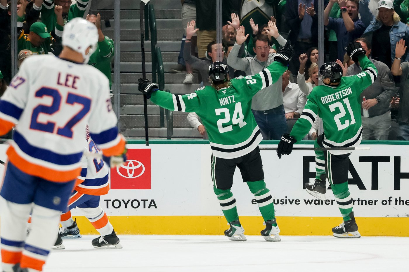 Bo Horvat gets 13th goal before ejection for Islanders in 3-2 win over Stars after tense finish | iNFOnews.ca