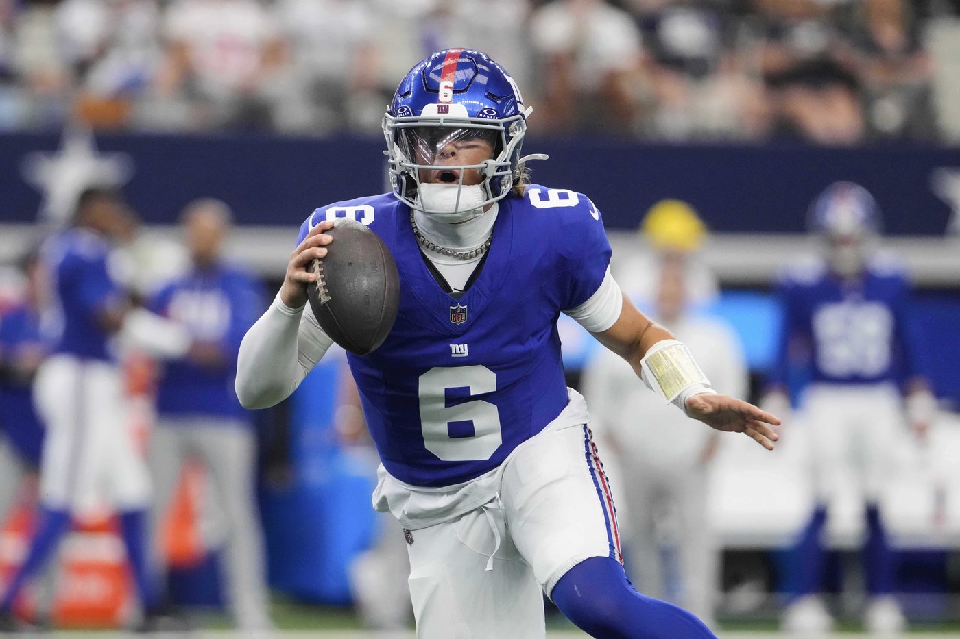 Giant firsts for rookies as RB Cam Skattebo scores TD and QB Jaxson Dart takes snap for NY | iNFOnews.ca