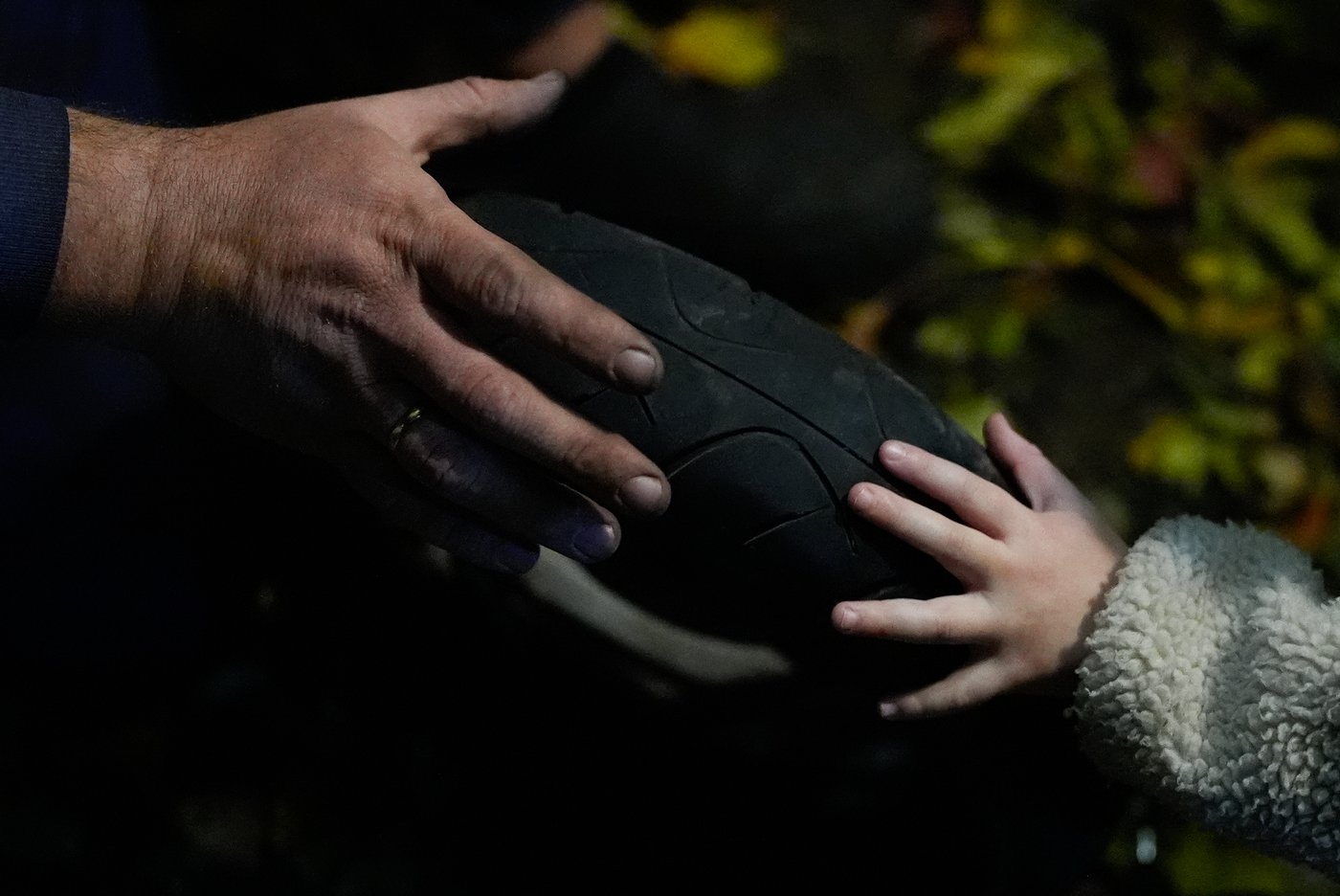 PHOTO ESSAY: Energy workers risk their lives to keep Ukraine's lights on as Russia attacks | iNFOnews.ca