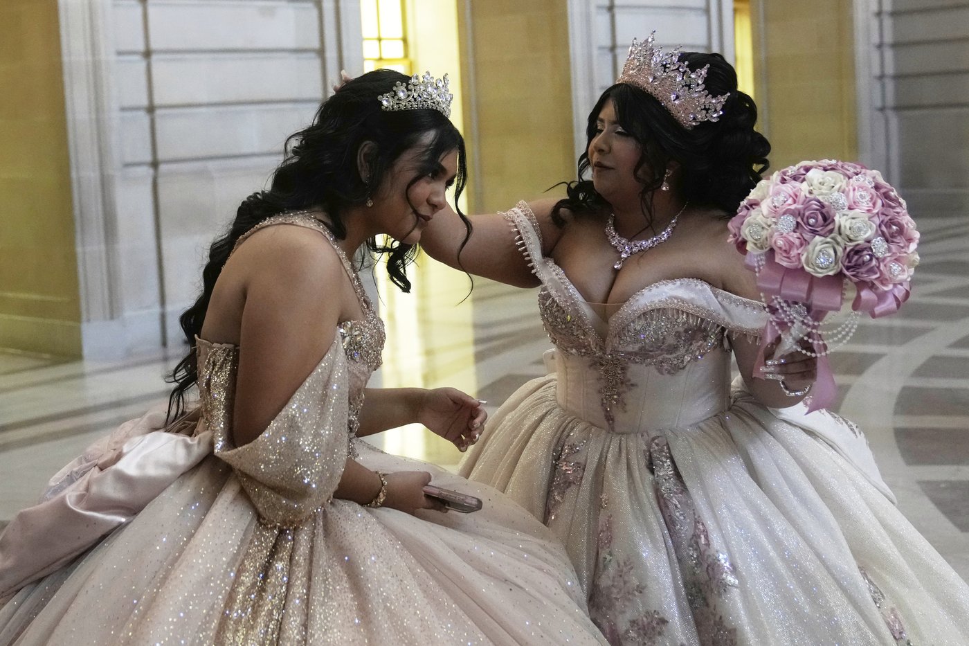 San Francisco's City Hall becomes a dream destination for quinceañera photos | iNFOnews.ca