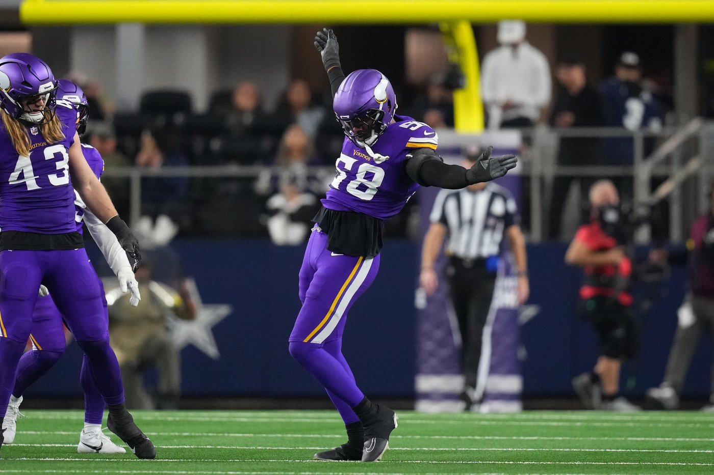 Vikings edge rusher Greenard to have season-ending shoulder surgery after making Pro Bowl last year | iNFOnews.ca
