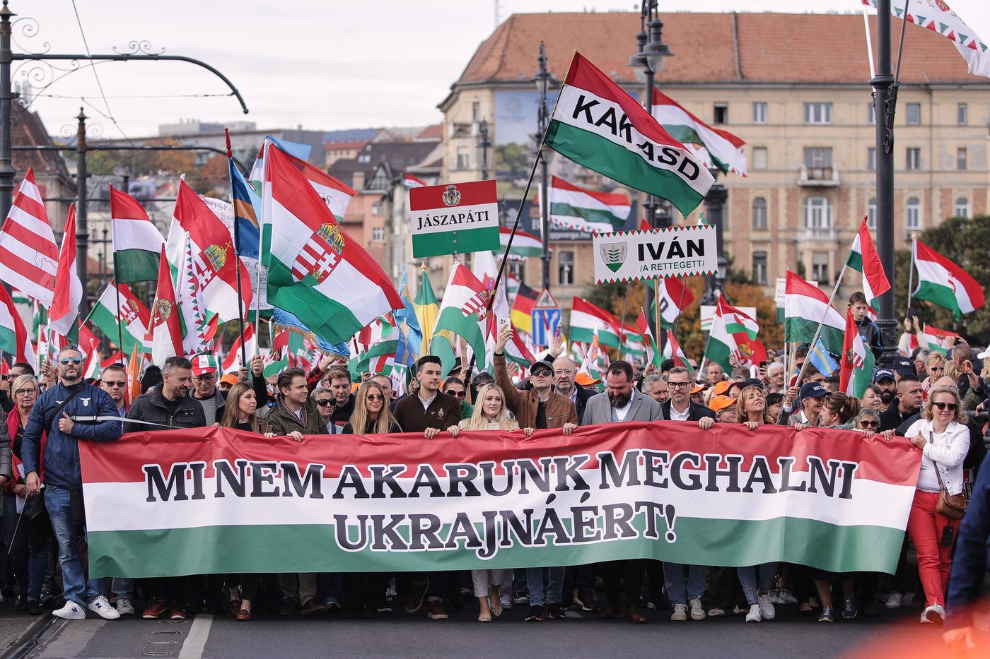 Thousands march in Budapest to support Orbán amid election challenges | iNFOnews.ca Thousands march in Budapest to support Orbán amid election challenges | iNFOnews.ca