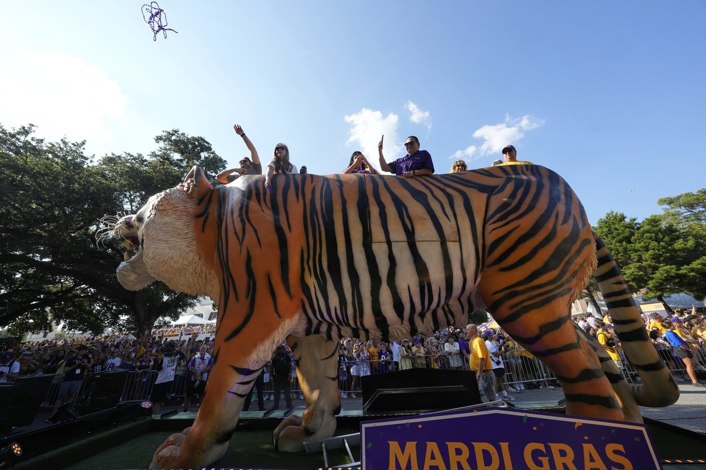 From Ralphie to Uga, live animal mascots inspire fans and create deep connections with their teams | iNFOnews.ca